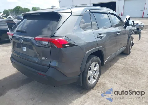 2021 Toyota Rav4 Xle z USA, uszkodzony, nr VIN 2T3W1RFV9MC106111